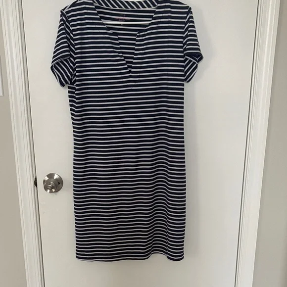 Vineyard Vines Navy and White Striped Top - Picture 2 of 12